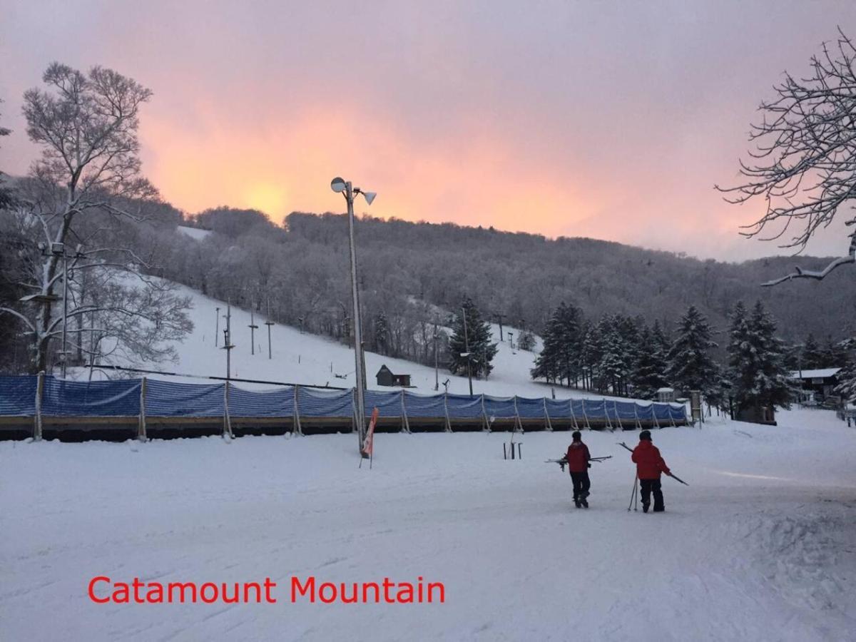 2 Bed Berkshire Getaway Minutes To Jiminy Peak Ski แฮนค็อค ภายนอก รูปภาพ