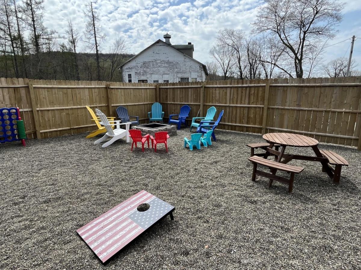 2 Bed Berkshire Getaway Minutes To Jiminy Peak Ski แฮนค็อค ภายนอก รูปภาพ